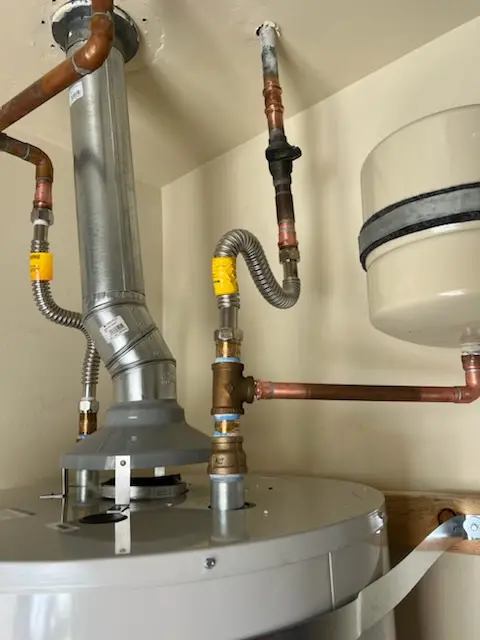 Water heater installation and plumbing repair in Servia